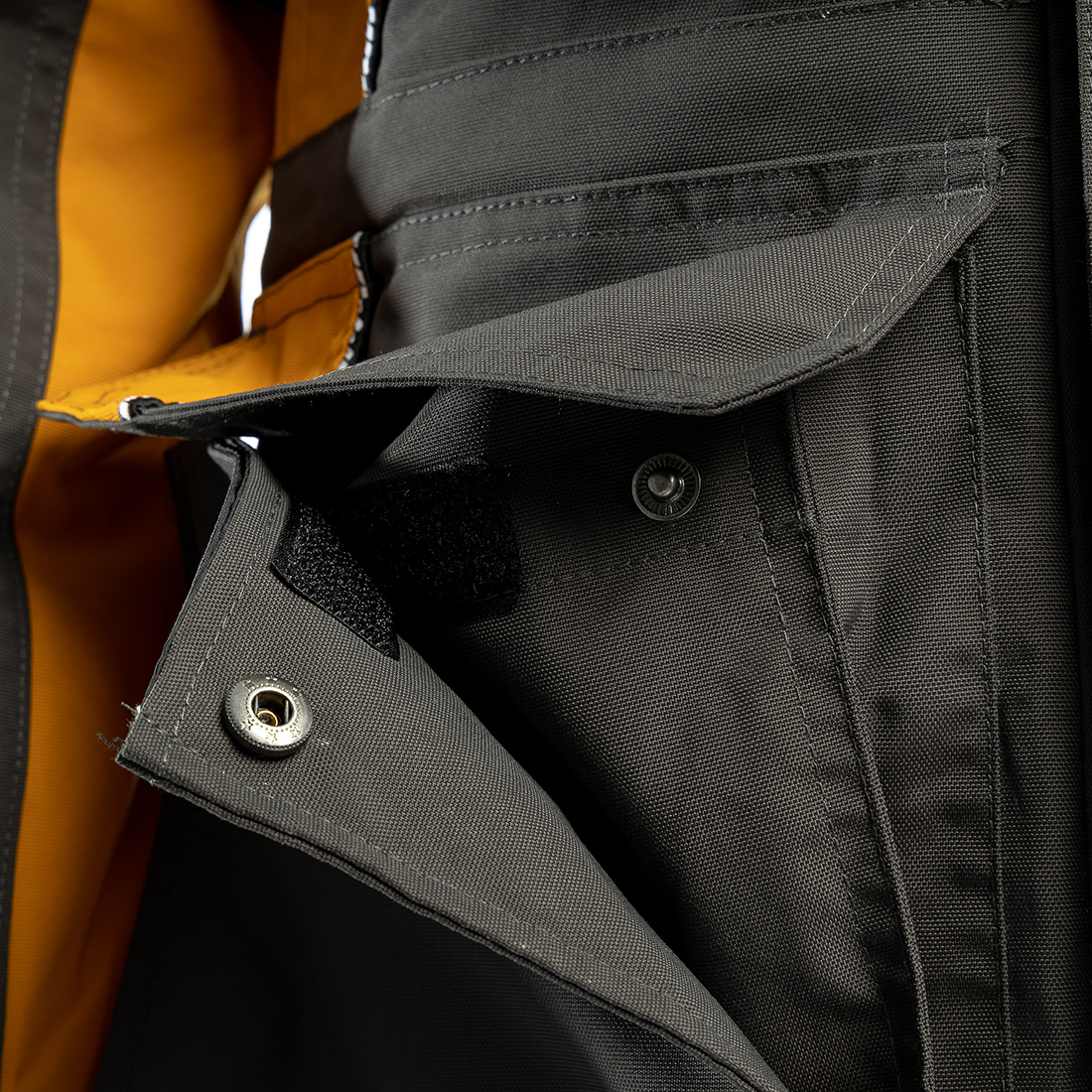 21032-11_gold_lady_det4_1_1