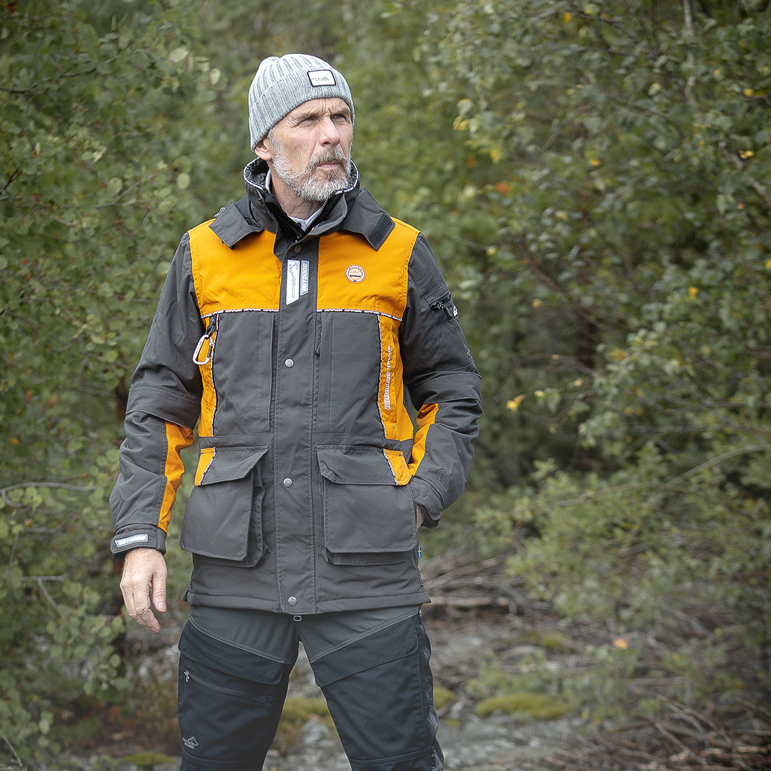 21032-11_gold_model_men_front2_1_1