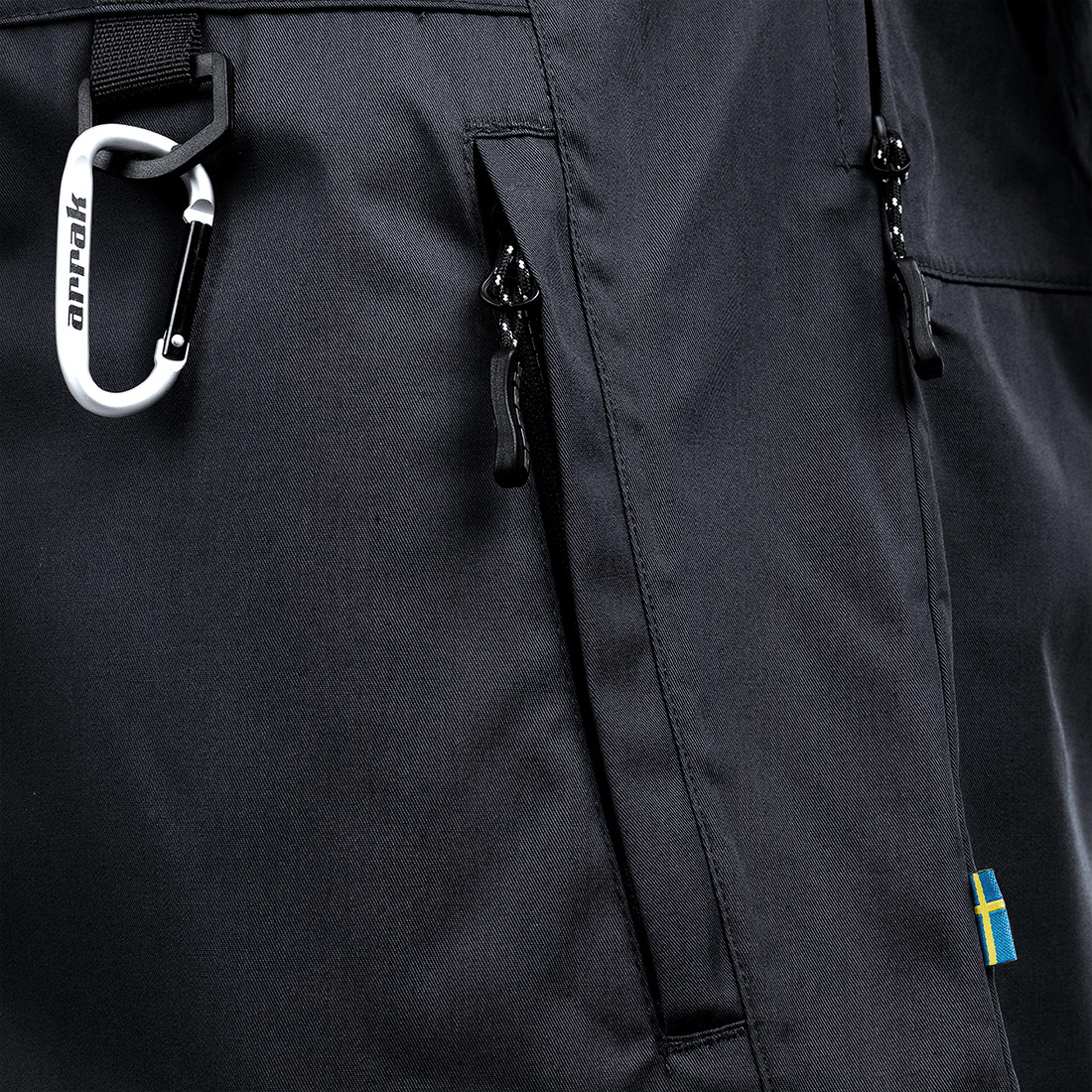 21037-99_det5_lady_1