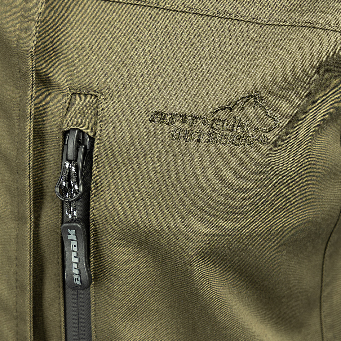 21038-63_det2_lady_1