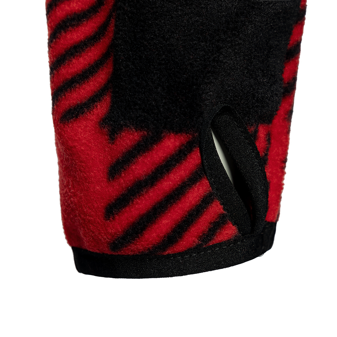 27022_canadafleece_red_lady_det2_1