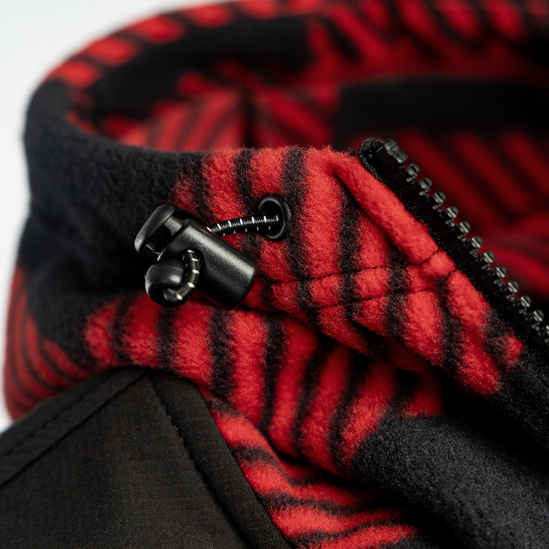 27022_canadafleece_red_lady_det3_1