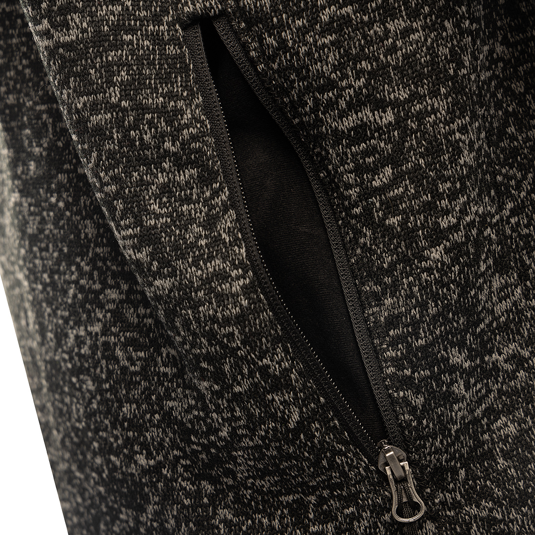 27027_black_det1_lady